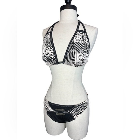 Becca crochet overlay two piece bikini with hardware detail size M - Picture 2 of 8